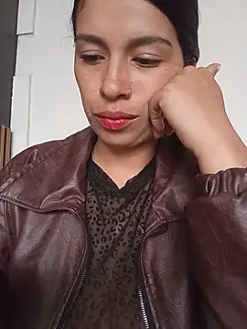 Nathaly_12 live room snapshot on Stripchat
