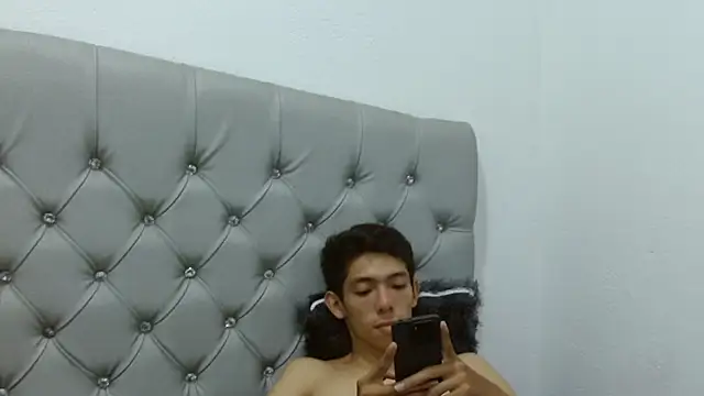 Nico_Wolff live room snapshot on Stripchat