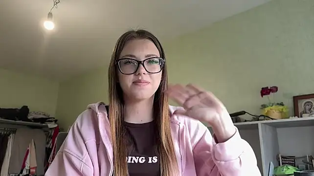 NidaYarde Momentaufnahme des Live-Raums auf Stripchat