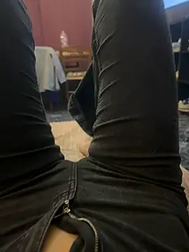 Noface_cash live room snapshot on Stripchat
