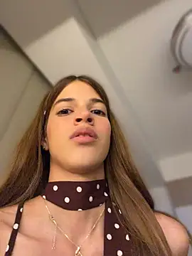 Nora_Vennucci Momentaufnahme des Live-Raums auf Stripchat