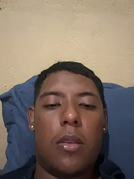Nuneszs17 captura de la sala en vivo en Stripchat