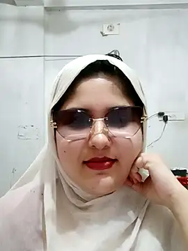Nusrat-N снимок онлайн-комнаты на Stripchat