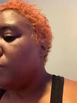 Nydialondon314 live room snapshot on Stripchat