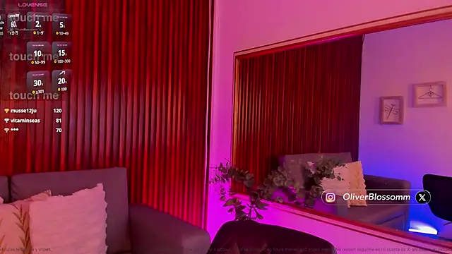 Oliver20__ live room snapshot on Stripchat