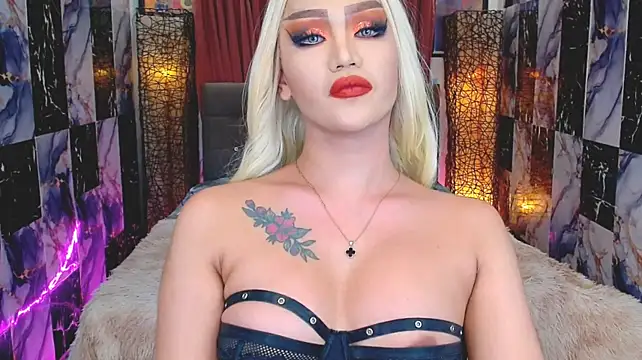 OliviaSexGoddessTS live room snapshot on Stripchat