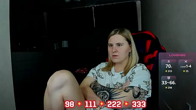 Olivia_Munk live room snapshot on Stripchat