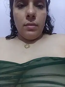 Omniaaaaisisxx captura de la sala en vivo en Stripchat