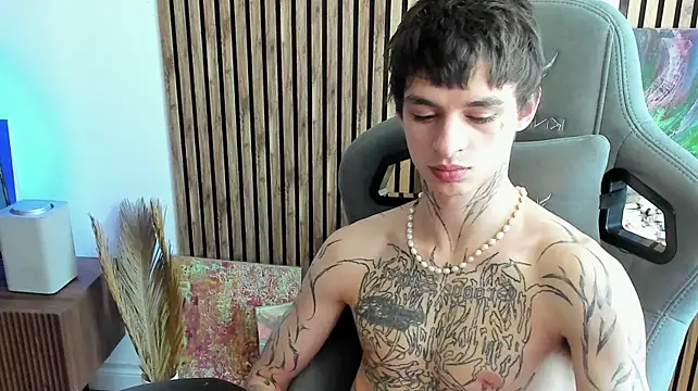 Original_Oliverrgroove live room snapshot on Stripchat