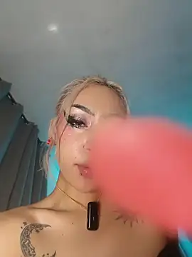 Ounla_Sweet captura de la sala en vivo en Stripchat