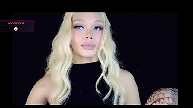 PRETTY_BIGCOCK1 live room snapshot on Stripchat