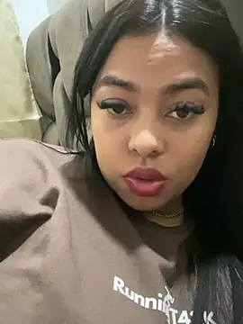 PUSHYLATE live room snapshot on Stripchat