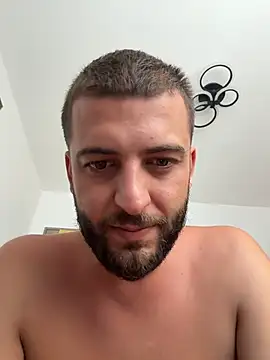 Pablo_Hornyguy95 Momentaufnahme des Live-Raums auf Stripchat