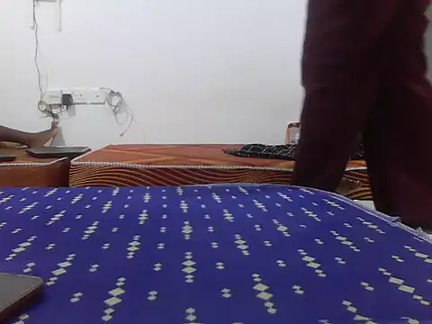 Petite_bitch20 live room snapshot on Stripchat