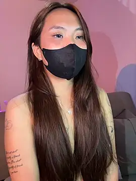Phuong_Bee momentopname van live room op Stripchat