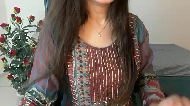 PiNk_ViBeS_ live room snapshot on Stripchat