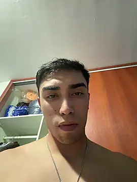 PijaconMilk live room snapshot on Stripchat
