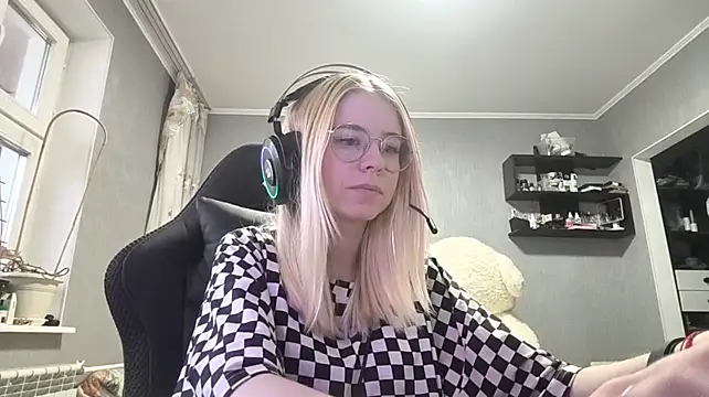 PlumyPrance live room snapshot on Stripchat