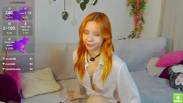 Polly_Redhead live room snapshot on Stripchat