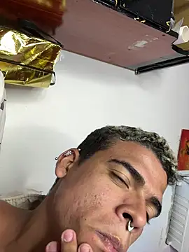 PrincesLeo снимок онлайн-комнаты на Stripchat