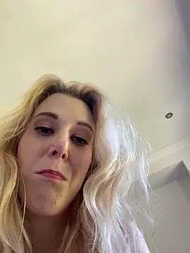 PrincessKikiZa captura de la sala en vivo en Stripchat