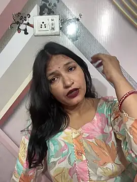Priyaa_1433 momentopname van live room op Stripchat