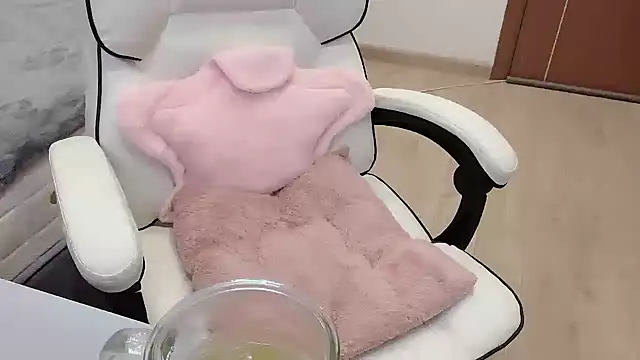 Pun8386 live room snapshot on Stripchat