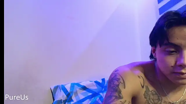PureUs07 Momentaufnahme des Live-Raums auf Stripchat