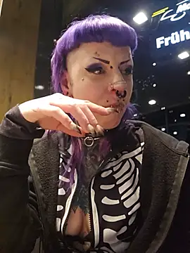 Purple_Coffin666 momentopname van live room op Stripchat