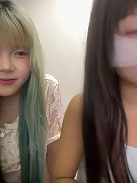 QIQI-QIQI-01 Momentaufnahme des Live-Raums auf Stripchat