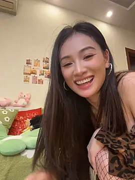 Qianyi1212 снимок онлайн-комнаты на Stripchat