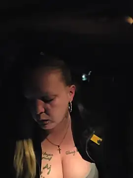 QueenMelissaa live room snapshot on Stripchat