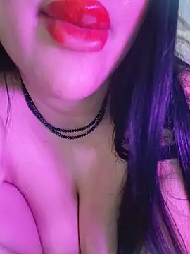 Queen_sousou live room snapshot on Stripchat