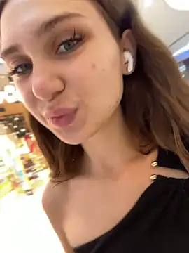 QuitieLia momentopname van live room op Stripchat