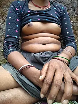 RACHNA_gujar Momentaufnahme des Live-Raums auf Stripchat