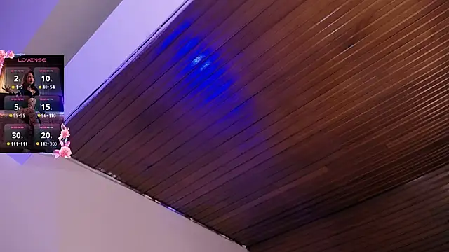Raven_Blue_ live room snapshot on Stripchat