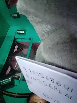 Ravinabanknbs live room snapshot on Stripchat