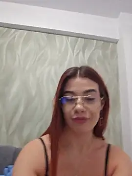 RedHeadFoxy captura de la sala en vivo en Stripchat