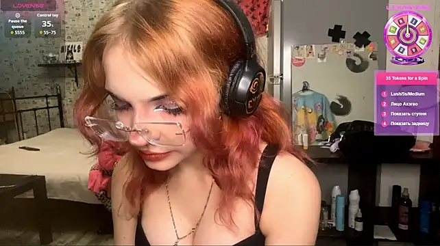 RedKittySquirrel Momentaufnahme des Live-Raums auf Stripchat