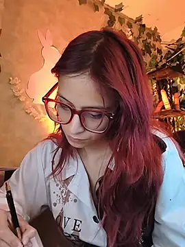RedMeloddy live room snapshot on Stripchat