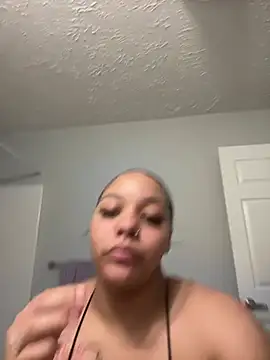 Redbonelightskinn Momentaufnahme des Live-Raums auf Stripchat