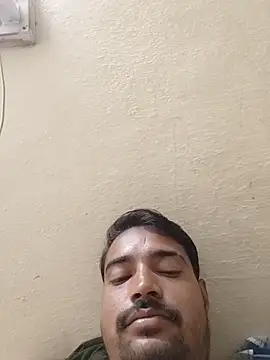 Rishidesiboy captura da sala ao vivo na Stripchat