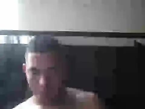 Roiber_only live room snapshot on Stripchat
