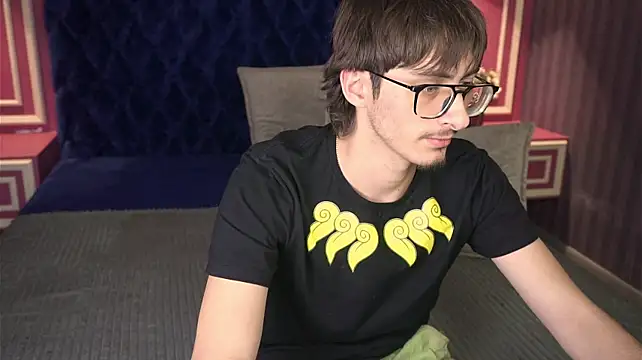 RonBevs live room snapshot on Stripchat