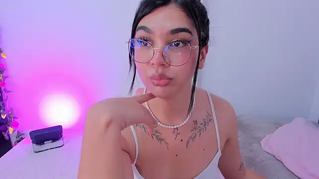 RoseCassie live room snapshot on Stripchat
