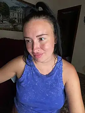 Roxana_Bell live room snapshot on Stripchat