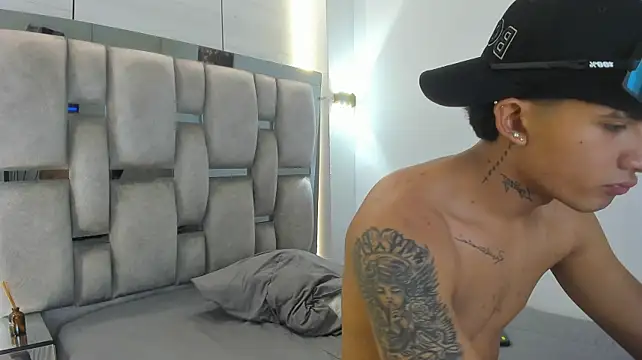 Ruslan_marcel momentopname van live room op Stripchat