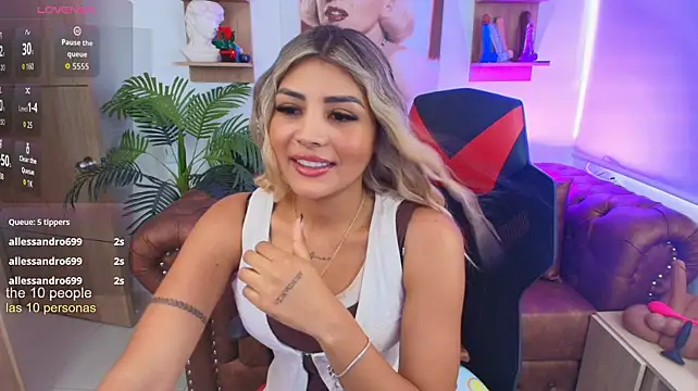 SALOOMEE__ Momentaufnahme des Live-Raums auf Stripchat