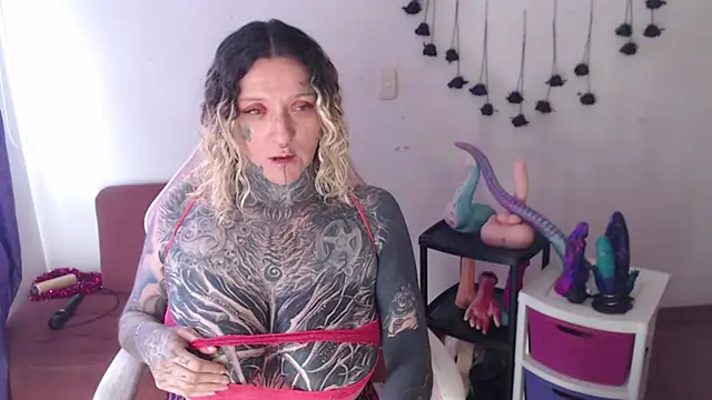 SLOPPYTITSS Momentaufnahme des Live-Raums auf Stripchat