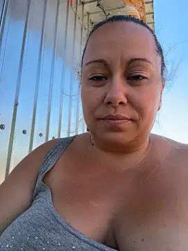 SabinaSweety live room snapshot on Stripchat
